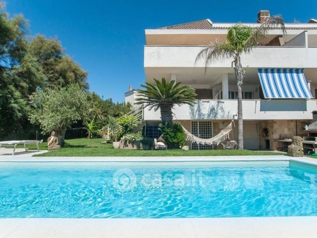 Villa in residenziale in Lungomare di Ponente 68