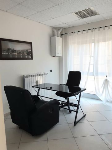 Ufficio in commerciale in Via Liguria