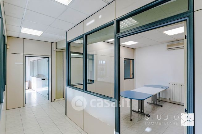 Ufficio in commerciale in Via Aldo Calugi