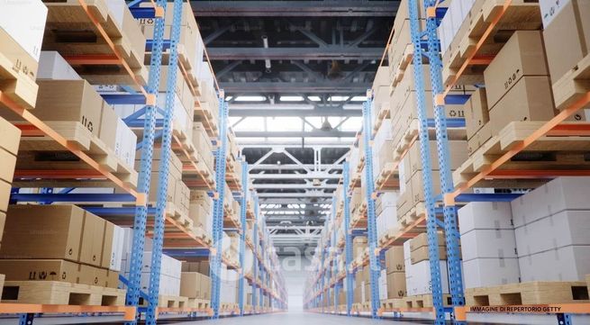 Capannone in commerciale in 