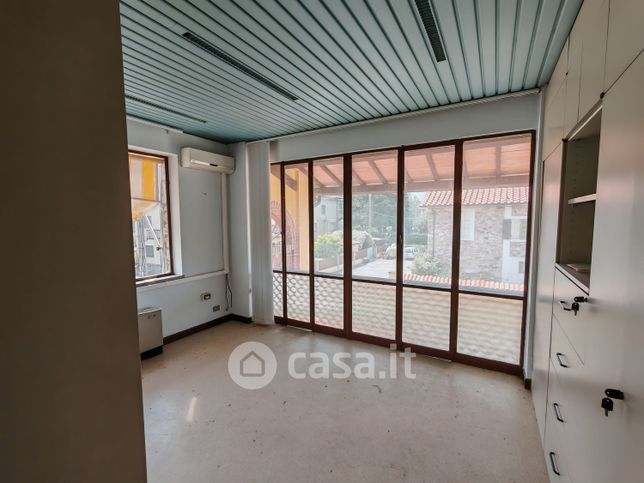 Ufficio in commerciale in Viale San Concordio 665