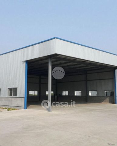 Capannone in commerciale in Via dell'Industria 1