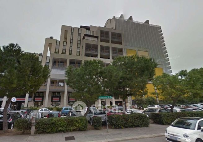 Ufficio in commerciale in Via Giovanni Amendola 120