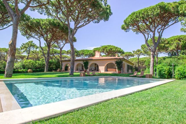Villa in residenziale in Roccamare