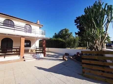 Villa in residenziale in Costa Saracena