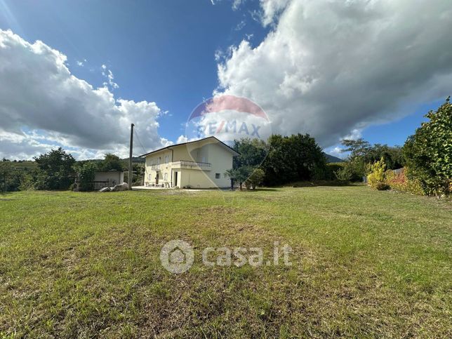 Casa indipendente in residenziale in Strada Provinciale 4