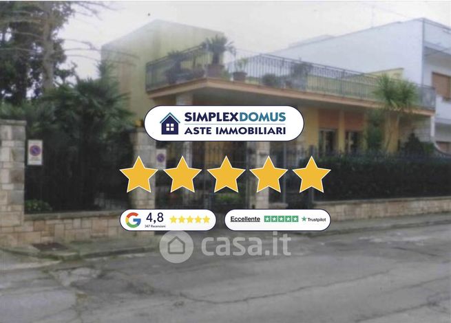 Villa in residenziale in Via Castel del Monte