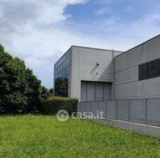 Capannone in commerciale in Via Dottor Bortolo Pollini