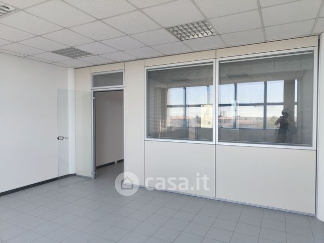Ufficio in commerciale in Via Adolfo Vital