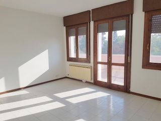 Ufficio in commerciale in Via piave