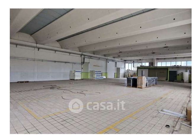 Capannone in commerciale in Via G. Garibaldi 50