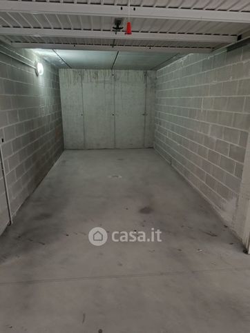 Box/posto auto in residenziale in Via Gaetano Donizetti