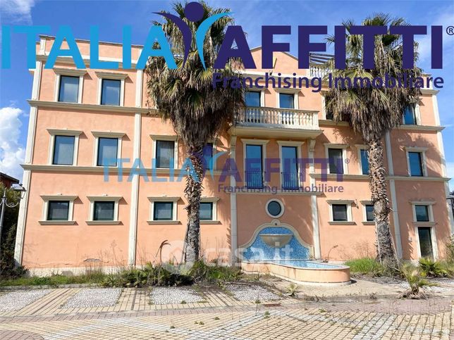 Ufficio in commerciale in 