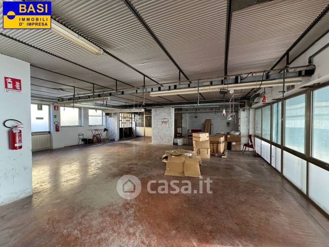 Capannone in commerciale in Via Collalto