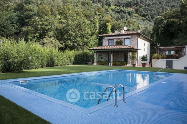 Villa in residenziale in Via Summonti Vecchia
