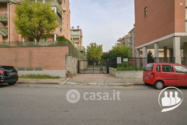 Garage/posto auto in residenziale in Via Giovanni Cena 19/A