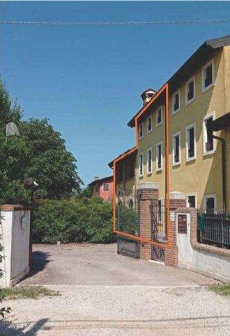 Casa bi/trifamiliare in residenziale in Via Verona 9