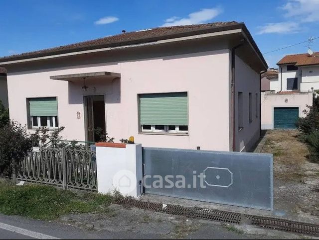 Casa indipendente in residenziale in Strada Statale 1