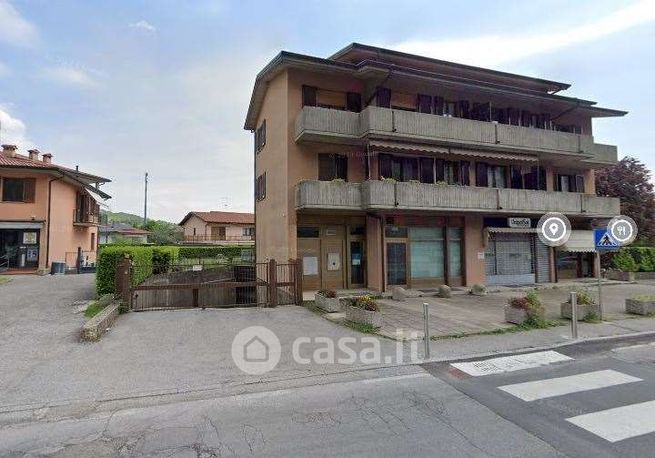 Box/posto auto in residenziale in Via Alessandro Volta 30