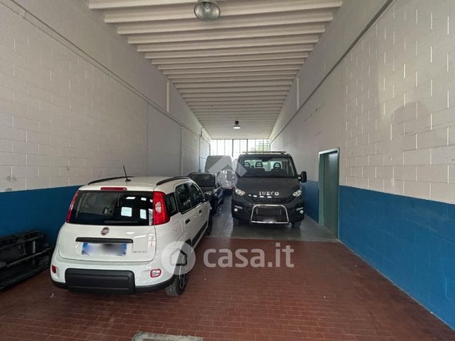 Capannone in commerciale in Via del Commercio 1