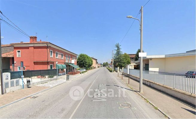 Capannone in commerciale in Via Fiume 71