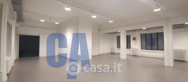 Ufficio in commerciale in Via Tortona
