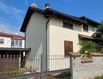 Villa in residenziale in Via C. Alberto 182