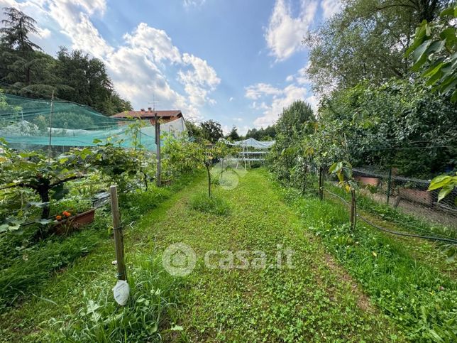 Terreno agricolo in commerciale in Via Valverde 81