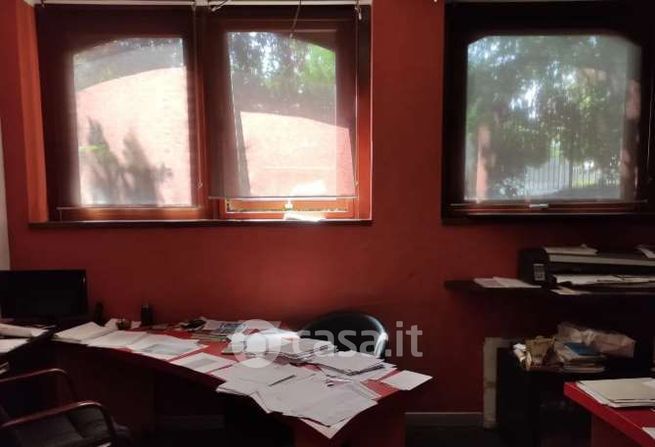 Ufficio in commerciale in Via Arrigo Boito 44