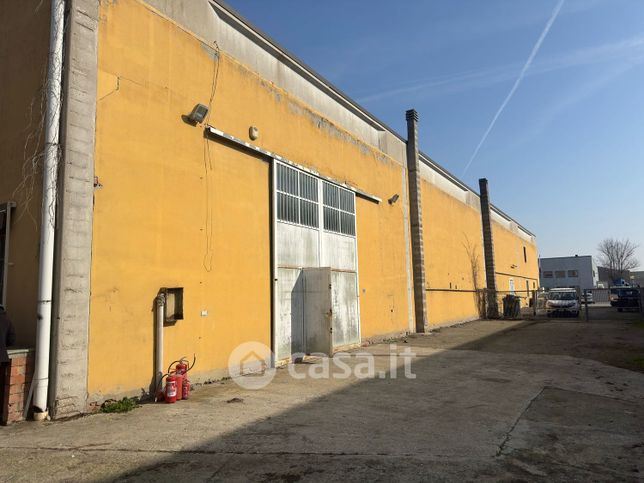 Capannone in commerciale in Via Marzabotto 82