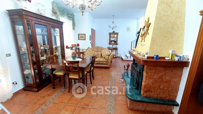 Villetta a schiera in residenziale in chiesa altarello