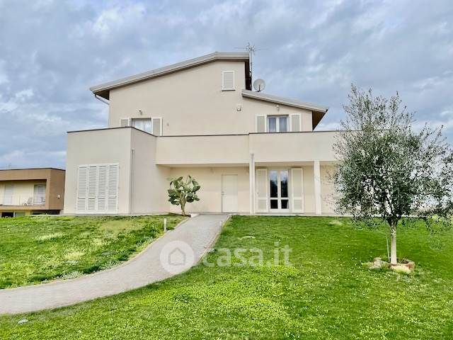 Villa in residenziale in Via Sant'Angelo 180