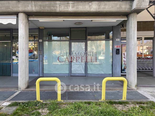 Attivitã /licenza (con o senza mura) in commerciale in Via Ho Chi Min 34