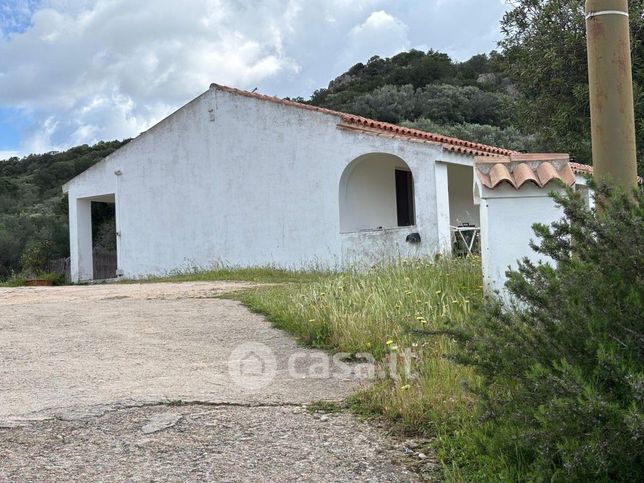 Casa bi/trifamiliare in residenziale in