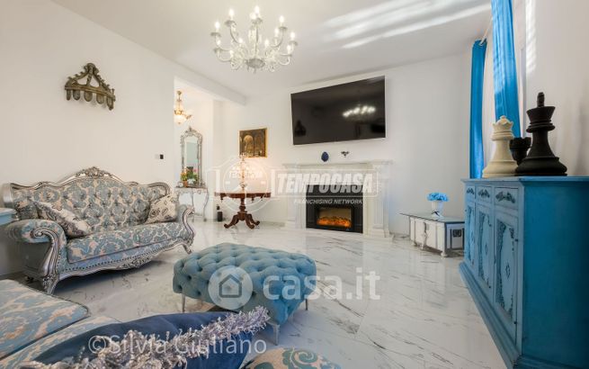 Villetta a schiera in residenziale in Via Flavio Gioia