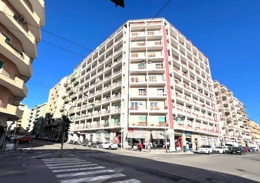 Negozio/locale commerciale in commerciale in Via Pietro Cavaro 13