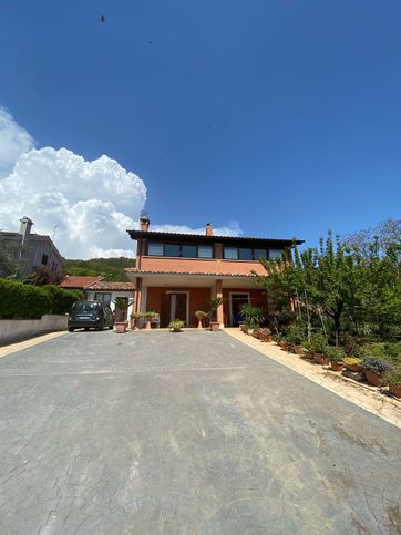 Villa in residenziale in Via Monte Fumaiolo