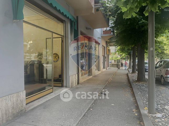 Attivitã /licenza (con o senza mura) in commerciale in 