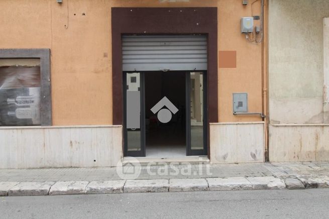 Garage/posto auto in residenziale in Via Adamello 8