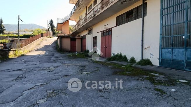 Capannone in commerciale in Via la Stazza