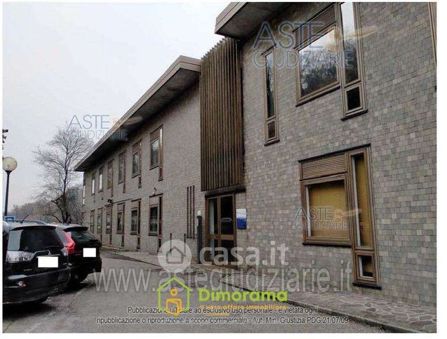 Ufficio in commerciale in 