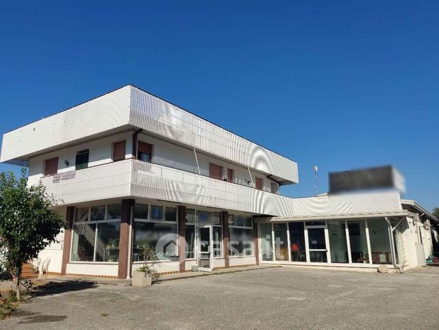 Capannone in commerciale in Via IV Genova