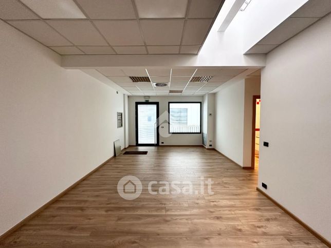 Ufficio in commerciale in Circonvallazione Est 32