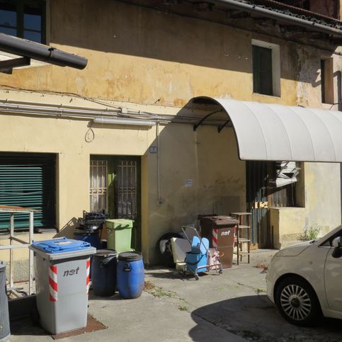 Rustico/casale in residenziale in Piazzale Gio Batta Cella 19