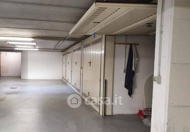 Box/posto auto in residenziale in Via Emilio Broglio 10
