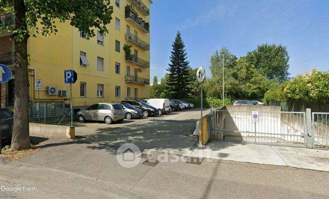 Box/posto auto in residenziale in Via Milano