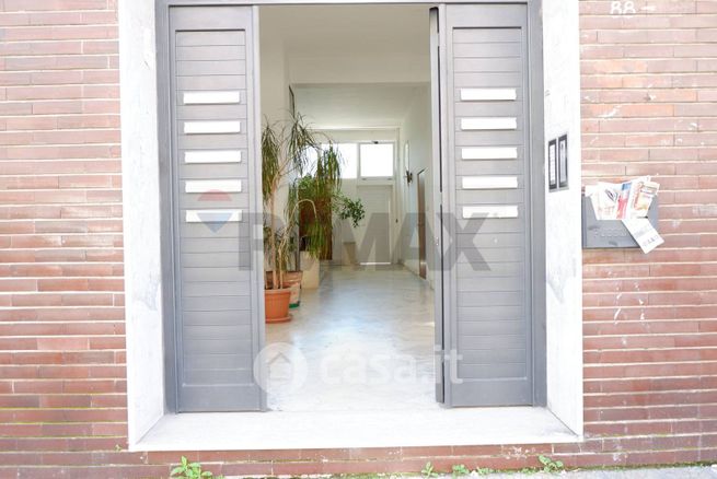 Ufficio in commerciale in Via Ferrarecce 110