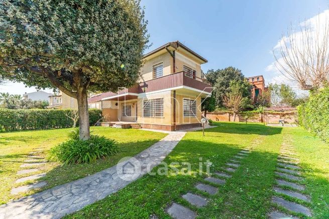 Villa in residenziale in Via Riccione
