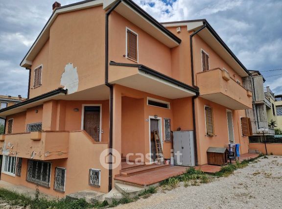 Casa bi/trifamiliare in residenziale in Via Cristoforo Colombo 238