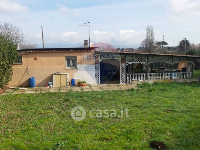 Terreno agricolo in commerciale in Via di Colonna 5